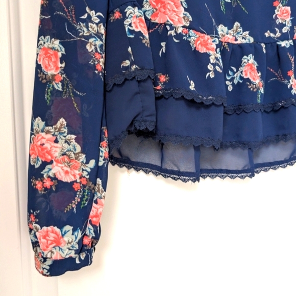 Beautiful flower print blouse top - Picture 3 of 11